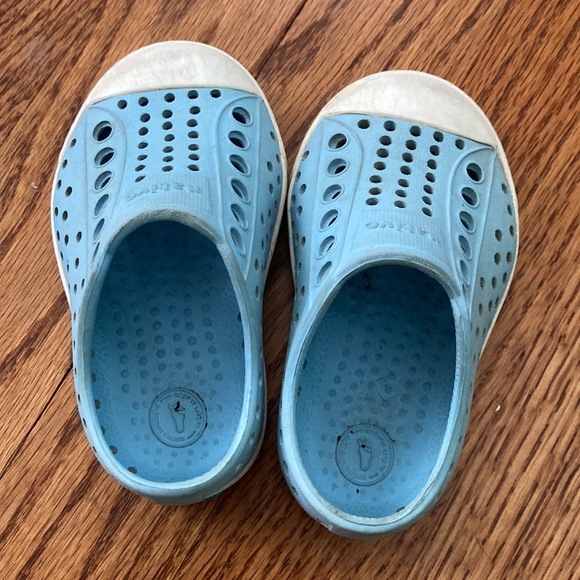 Native 4C baby blue slip on shoes - Picture 3 of 5